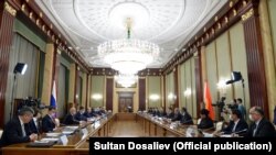 Кыргызстандын президенти Садыр Жапаров баштаган делегация Кремлдеги жолугушууда, 25-февраль, 2021-жыл.