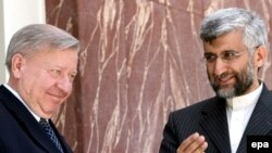 سعيد جليلی همراه با والنتين سوبولف ، کفيل دبير شورای عالی امنيت ملی روسيه (عکس: EPA)