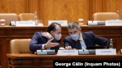 Premierul Cîțu amenință că și alți miniștri care îl vor ataca urmează să fie remaniați. Discuție în Parlament între vicepremierul Dan Barna și premierul Cîțu, imagine generică 2021 