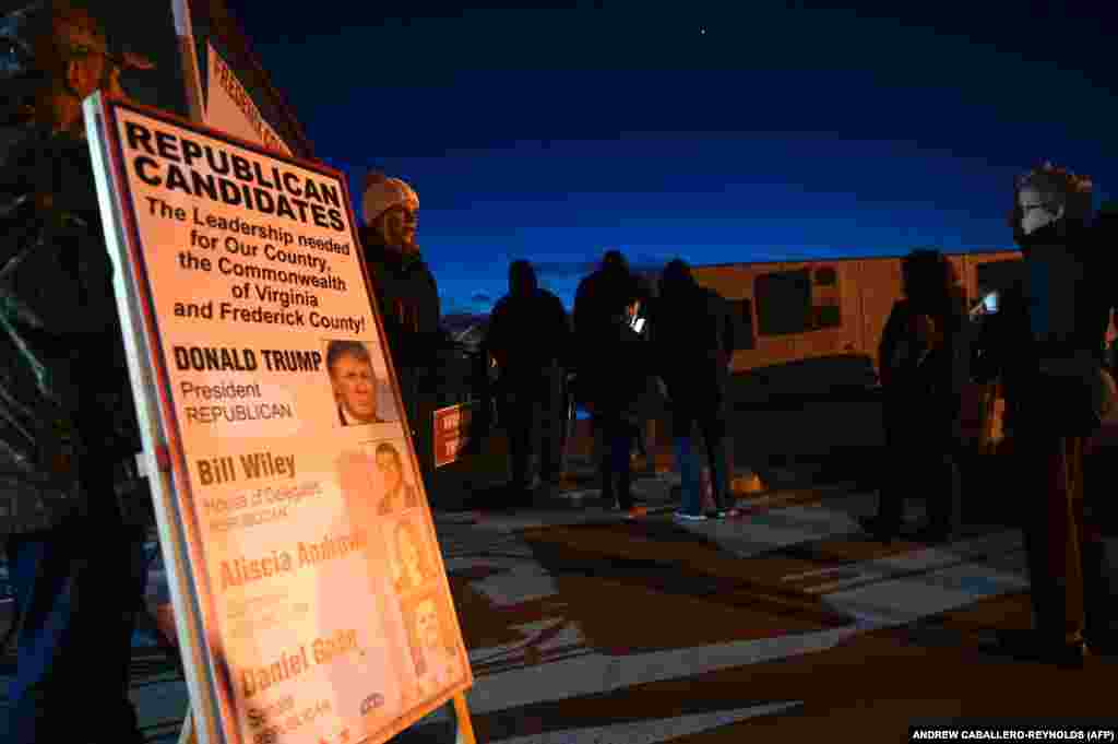 Birači čekaju u redu na biračkom mjestu u Winchesteru u državi Virginia, 3. studenog 2020.