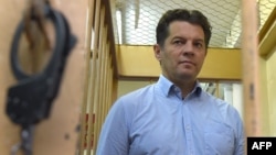 Ukrainian journalist Roman Sushchenko stands inside the defendants' cage during a hearing at a court in Moscow in November 2016.