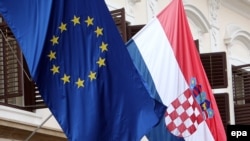 Zastave Hrvatske i Europske unije