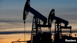 Postojenje za ispumpavanje nafte, fotoarhiv