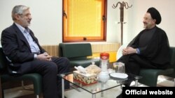 محمد خاتمى و ميرحسين موسوى ، عکس از پارلمان نیوز