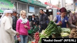 Тажикстан борбору Дүйшөмбүдөгү базар.