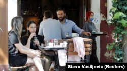 Cafenea din Podgorica, capitala statului Muntenegru, pe 25 mai 2020