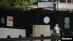 АКШнын Анкарадагы элчилигинин кире бериши. 9-октябрь, 2017-жыл. 