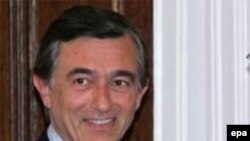 فيليپ دوست بلازی، وزير خارجه فرانسه، می گوید ایران باید میان مذاکره و یا منزوی شدن یکی را انتخاب کند