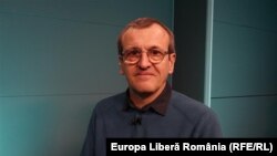 Politologul român, Cristian Preda, în studioul Europei Libere de la București
