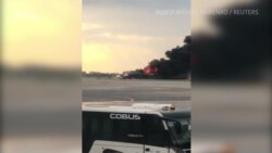 У Росії аварійно сів охоплений вогнем пасажирський літак – відео