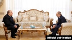 Армениянын президенти Армен Саркисян менен өлкө премьер-министри Никол Пашинян, 12-ноябрь, 2020-жыл