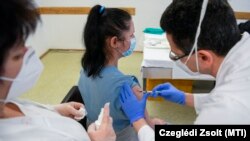 Oltás a tiszavasvári idősotthonban 2021. január 28-án