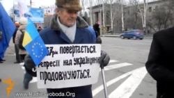 Донеччани вийшли на пікет податкової міліції за фермерів, які допомогли Євромайдану