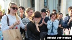 Alina Cojocaru copleșită de insulte în fața Operei Naționale din București, 12 aprilie 2016