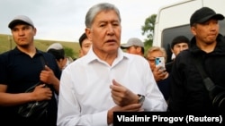 Алмазбек Атамбаев.