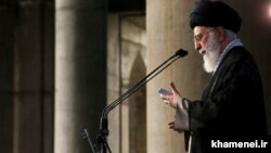 رهبر ایران در نماز عید فطر، «برداشت‌های غیرمنصفانه و ظالمانه از بیت‌المال» را «خیانت به آرمان‌های اسلامی» توصیف کرد.