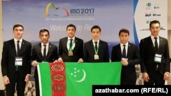 Türkiýede okaýan türkmen studentleri. Arhiw suraty