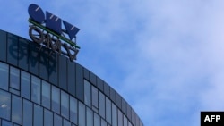 Sigla OMV de pe clădirea sediului central al companiei de la Viena.