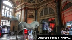 Expozițiile Art Safari 2021 (cea de-a VIII-a ediție a Pavilionului de Artă București) pot fi văzute până în 26 septembrie.