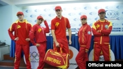 2012-жылы Лондон шаарында өткөн жайкы Олимпиада оюндарына катышкан кыргыз спортчулары үчүн арналган "Бугу эне" коллекциясындагы спорттук кийимдер.