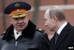 Serghei Șoigu cu Vladimir Putin.