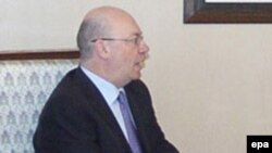 الیستر برت، مدیر کل وزارت خارجه بریتانیا