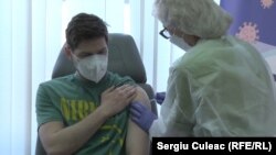 Medic rezident imunizat la Institutul de Medicină Urgentă. 2 martie 2021