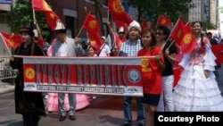 Чет элдеги кыргыз жаштары.