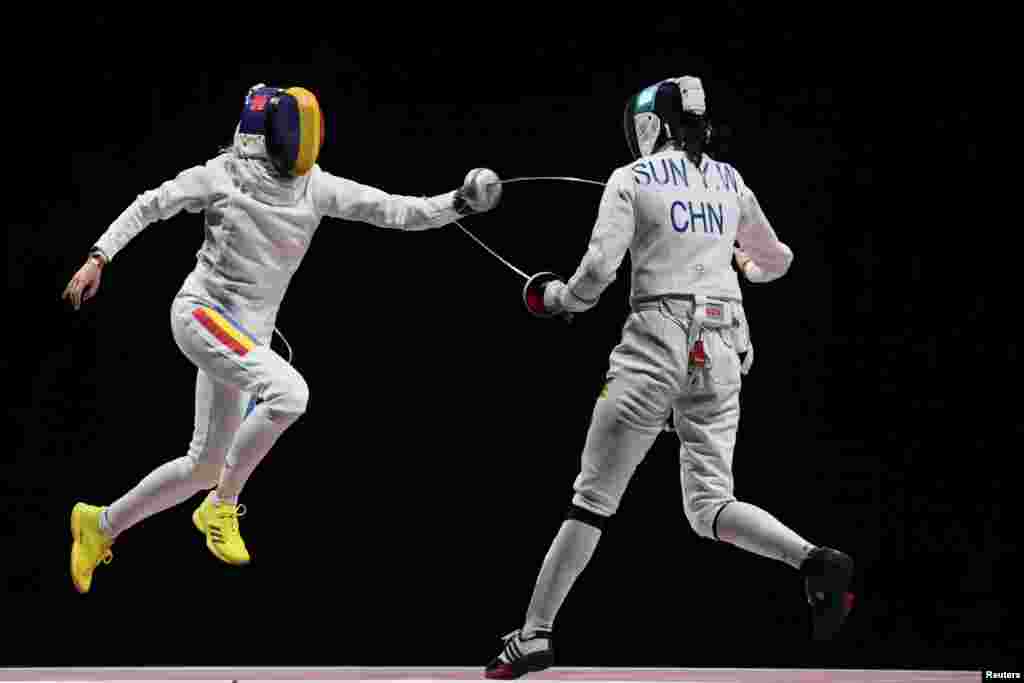 Imagine din timpul finalei olimpice la spadă.