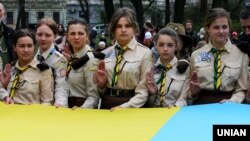 Члени національної скаутської організації України «Пласт» під час урочистостей з нагоди 107-ї річниці заснування «Пласту» та 30-ліття відновлення «Пласту» у Львові, 13 квітня 2019 року