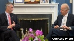 Жо Байден менен Хашим Тачи. Вашингтон, 10-июнь, 2013-жыл. 