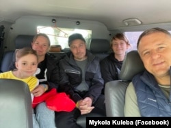 Микола Кулеба та евакуйована родина Світлани