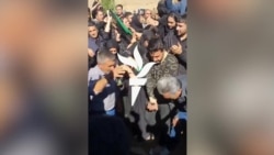 Holtan találták azt a férfit, aki elégette a legfőbb iráni vezető képét –tiltakozások kezdődtek