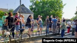 De la prima oră s-au format cozi la cele patru secții de votare deschise pentru cetățenii din stânga Nistrului, în satul Varnița