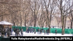 Тітушки на подвір’ї Дніпропетровської обладміністрації, 26 січня 2014 року 