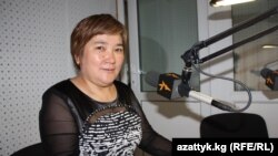 Шахматчы Бактыгүл Тиленбаева "Азаттыктын" студиясында.