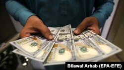 Востаннє ціна долара була нижче ніж 27 гривень 9 серпня