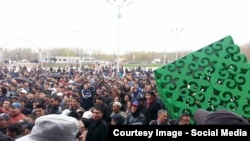 Митинг протеста против земельной реформы. Актобе, 27 апреля 2016 года. Фотография со страницы Ольги Климоновой в Facebook'e.