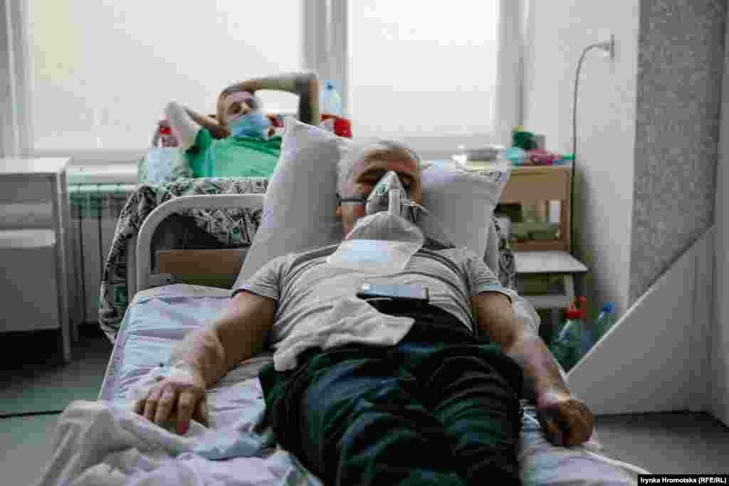 Пацієнти відділення для хворих на коронавірус