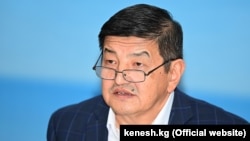 Акылбек Жапаров.