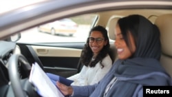 Буга чейин Сауд Арабиянын аялдарына машине айдаганга уруксат берилчү эмес.