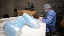 У Києві розгорнули цех із виготовлення захисних масок для лікарів. Спеціальний захист друкують на 3D-принтерах