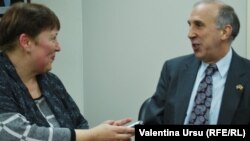 James D. Pettit și Valentina Ursu