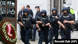 Patrule înarmate pe străzile Vienei, după atacul de luni 2 noiembrie