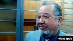 Абдумалик Абдуллоҷонов дар толори додгоҳи Бориспол