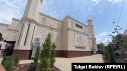 Чубак ажы Жалилов атындагы мечит. Жалал-Абад. 17-июль, 2021-жыл.