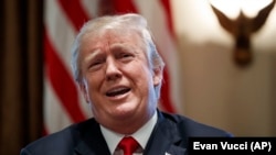 Donald Trump duke folur në një takim të pardjeshëm të kabinetit të tij në Shtëpinë e Bardhë