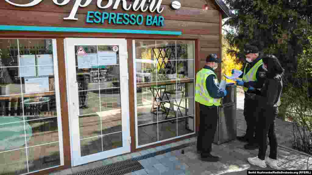 Поліція Києва склала 466 протоколів на порушників карантинних заходів у столиці, повідомив під час онлайн-брифінгу 2 квітня міський голова Віталій Кличко