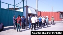 Нааразылыгын билдирип чыккан айдоочулар. 2025-жылдын 27-сентябры.