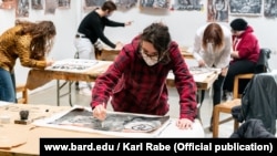 Орусияда "кара тизмеге" киргизилген Бард коллежд. Студенттер анын Citizen Science илимий программасында. 22-январь, 2021-жыл. Нью-Йорк штаты. 